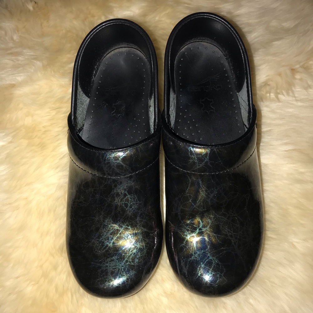 Dansko clogs Iridescent Black & Purple Scribble